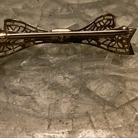 Antique Art Deco White Gold pin with diamond and filigree lattice work - Picture 3 of 8